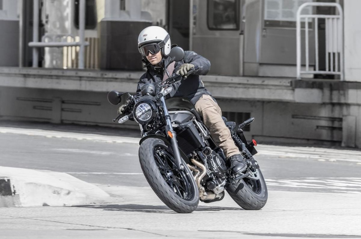 It comes in a low-slung package with a 735mm seat-height